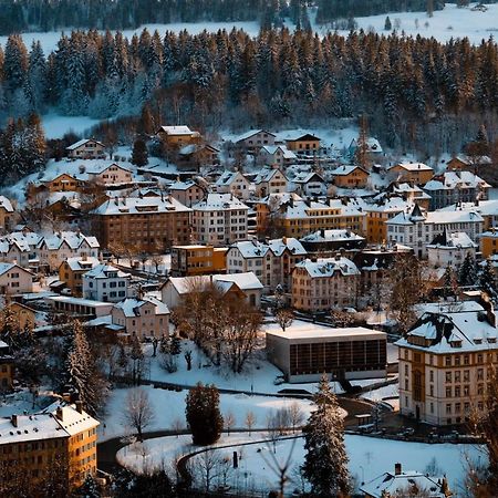 Appartement Douces Heures Avec Parking Couvert Prive Le Locle Eksteriør billede