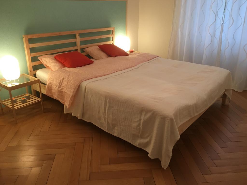 Appartement Douces Heures Avec Parking Couvert Prive Le Locle Eksteriør billede
