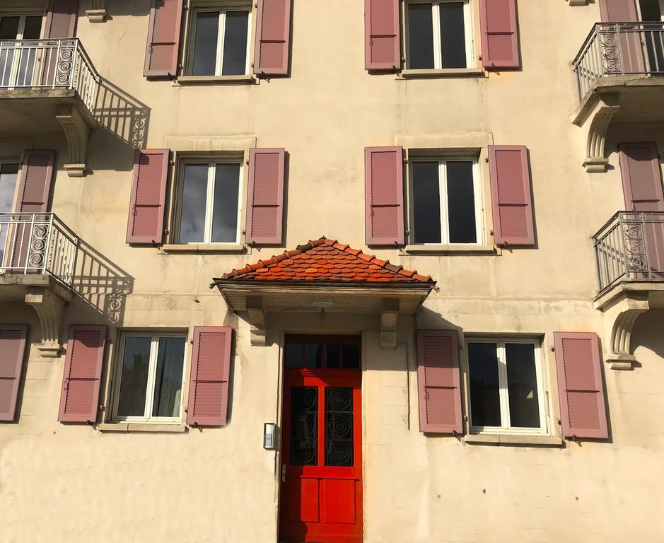 Appartement Douces Heures Avec Parking Couvert Prive Le Locle Eksteriør billede