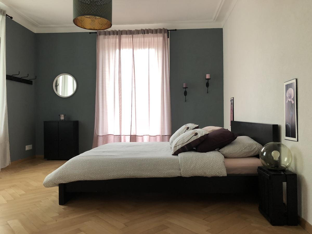 Appartement Douces Heures Avec Parking Couvert Prive Le Locle Eksteriør billede