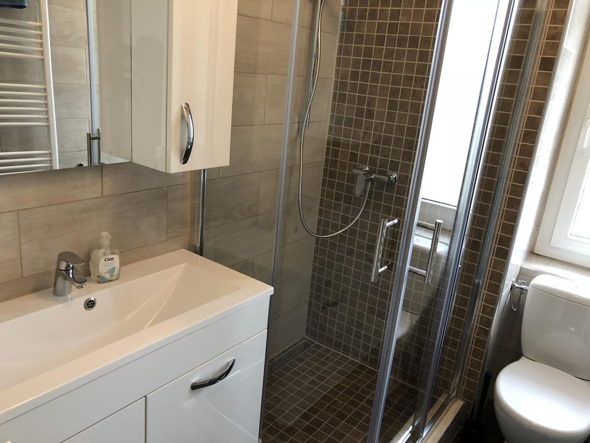 Appartement Douces Heures Avec Parking Couvert Prive Le Locle Eksteriør billede